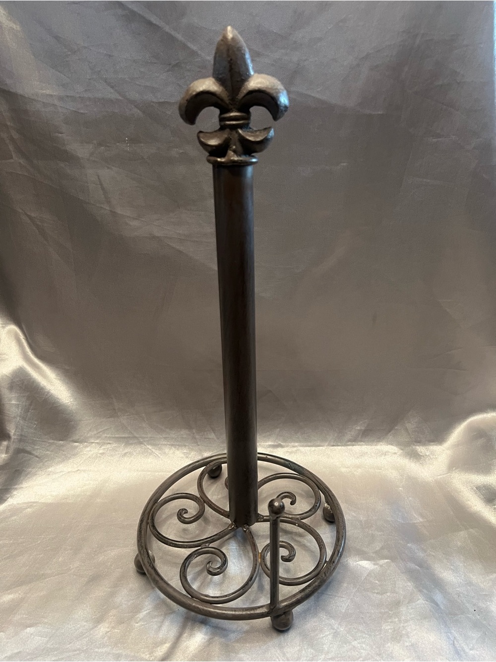 Fleur-de-Lis Scroll Paper Towel Holder in Dark Brown